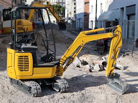 best mini excavators by brand